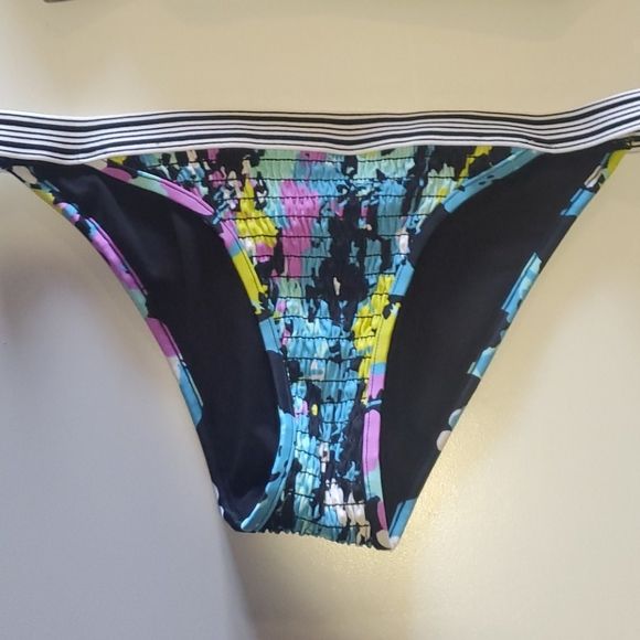 Lands End Bikini - Picture 2 of 5